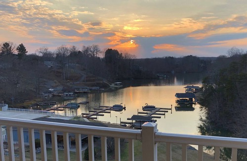 North Shore Condo | Recently updated 1 BR Condo with stunning lake views - No cleaning or linen fees