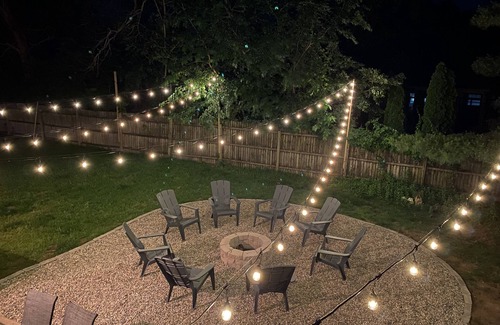 New Buffalo House | Recently Updated 3 Bedroom House, Fire Pit, Hot Tub, Game Room