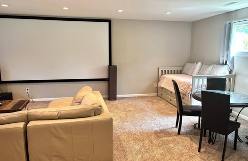 New Buffalo House | Recently Updated 3 Bedroom House, Fire Pit, Hot Tub, Game Room