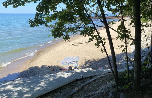 New Buffalo House | Recently Updated 3 Bedroom House, Fire Pit, Hot Tub, Game Room