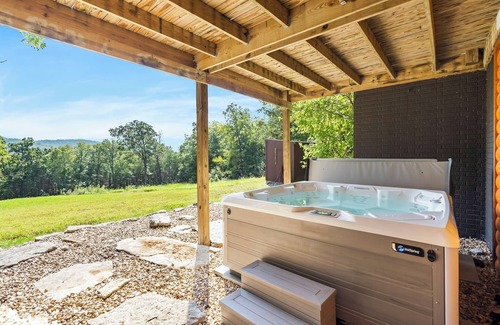 Omaha House | Reconnect at Ozark Outdoor! Secluded in Nature-Pvt Firepit & Hot Tub-Near Big Cedar