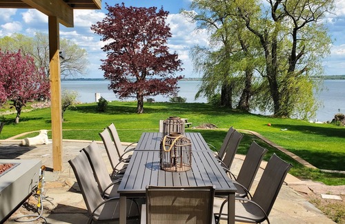 Ashland House | Reconnect with family & friends while enjoying panoramic views of Lake Superior