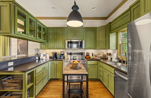 Mineral Bluff Cabin | Red Barn Retreat | Pool, Cabana + Putting Green