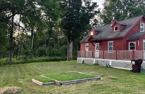 Eagle Bridge House | Red Country Escape with Mountain Views