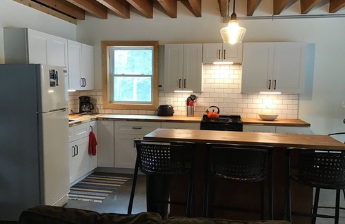 Grand Marais Cabin | RED FOX CABIN ON DEVIL TRACK LAKE IN GRAND MARAIS, MN! CHARMING & REFINED!