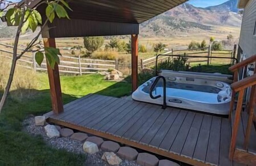Lava Hot Springs House | Red Fox Retreat (Comfortably Sleeps Up To 22!)