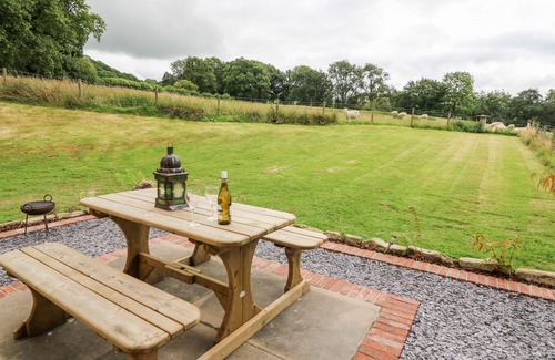 Disserth and Trecoed Cottage | RED KITE COTTAGE, pet friendly, with a garden in Howey