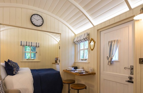 Maidensgrove Cabin | Red Kite Retreat - Pansy - Shepherds Hut 3