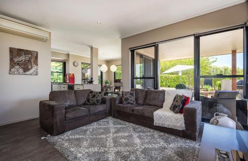 Central Mudgee House | Red Lotus Retreat near Central Mudgee and Wineries