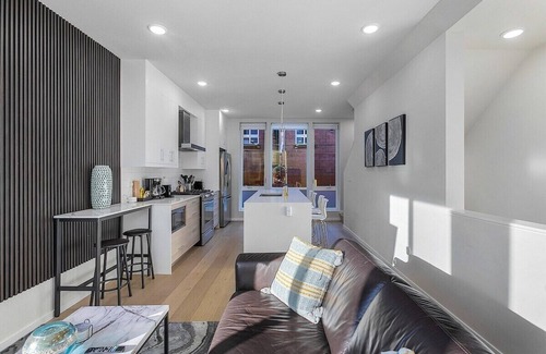 Leschi Apartment | Red Maple Retreat in Leschi