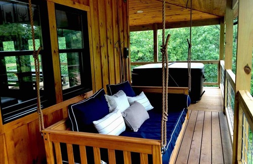 Campton Cabin | Red River Gorge Lazy Squirrel Hottub Firepit Wi-Fi