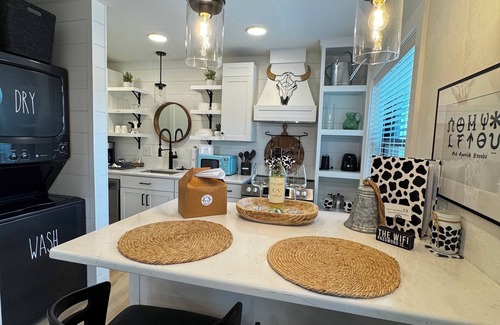 Fort Myers House | Red Roan Retreat, Downtown Ft. Myers: Walk to Best Eats and Shops!