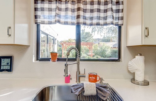 West Sedona House | Red Rock Vista Views, Hot Tub, Outdoor Dining & Outside Bar!