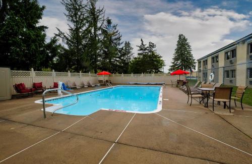 Herkimer Hotel | Red Roof Inn and Suites Herkimer