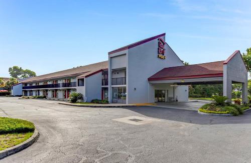 Charleston Hotel | Red Roof Inn PLUS+ Mt Pleasant - Patriots Point