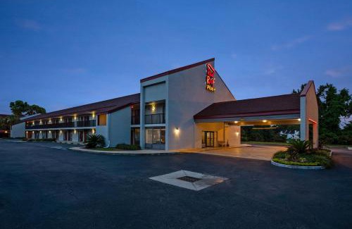 Charleston Hotel | Red Roof Inn PLUS+ Mt Pleasant - Patriots Point
