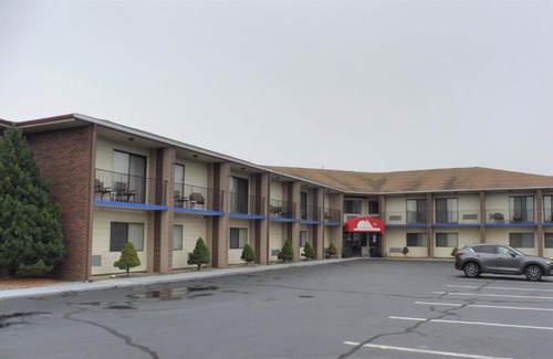 Middletown Hotel | Red Roof Inn & Suites Newport - Middletown, RI