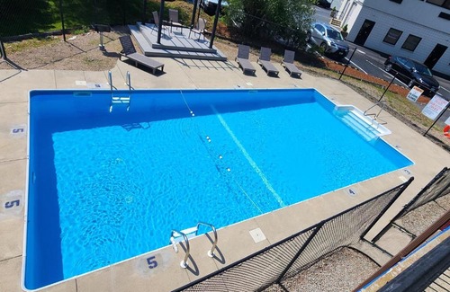 Middletown Hotel | Red Roof Inn & Suites Newport - Middletown, RI