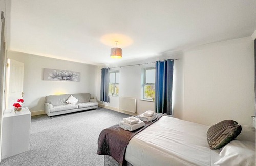 Frampton House | Redbourne Terrace Large Home
