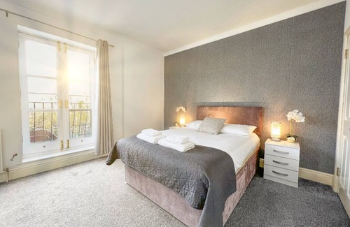 Frampton House | Redbourne Terrace Large Home