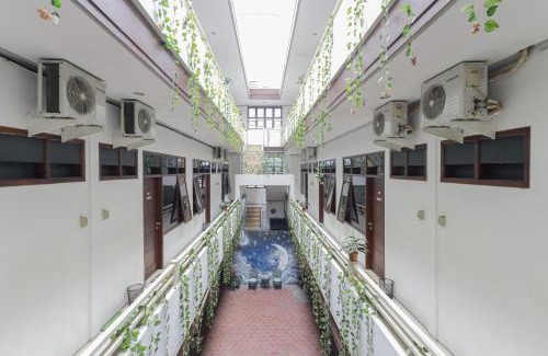 Waru House | RedDoorz At Pondok Candra