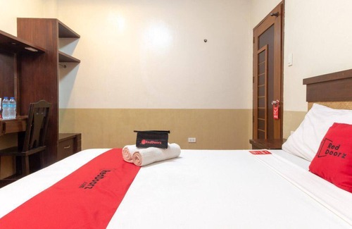 Tacloban Hotel | RedDoorz near Manlurip Rotonda Tacloban