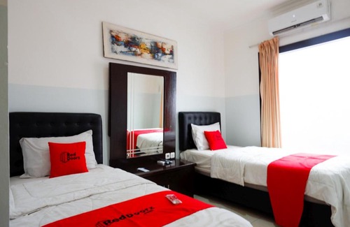 Semarang Utara Hotel | RedDoorz near Wisata Kota Lama Semarang