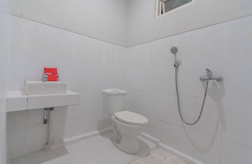 Balikpapan Hotel | RedDoorz Plus @ Bukit Cinta Street