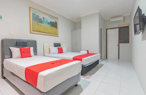Balikpapan Hotel | RedDoorz Plus @ Bukit Cinta Street
