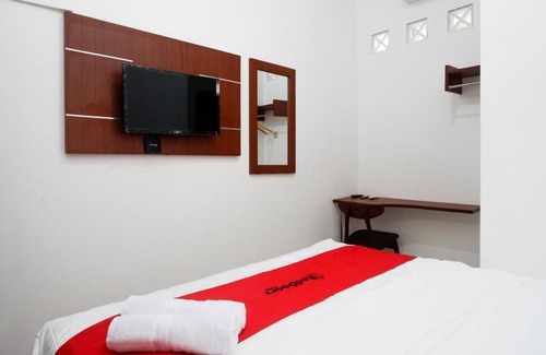 West Semarang Hotel | RedDoorz Syariah near Exit Tol Krapyak Semarang