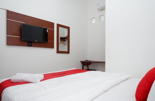 West Semarang Hotel | RedDoorz Syariah near Exit Tol Krapyak Semarang