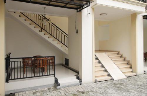Jakarta House | RedDoorz Syariah near Mercu Buana University
