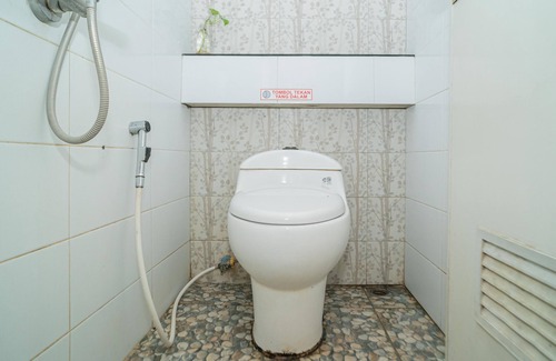 Dinoyo Hotel | RedDoorz Syariah near Transmart MX Malang