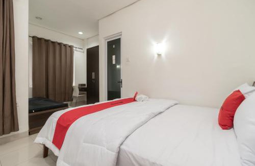Binong Hotel | RedDoorz @ Tirta Mansion Karawaci