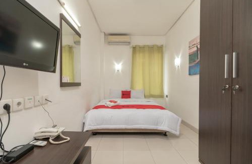 Binong Hotel | RedDoorz @ Tirta Mansion Karawaci