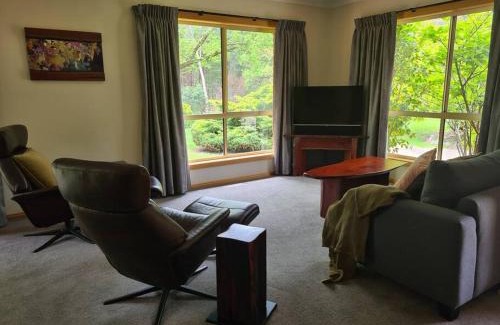 Bright Apartment | REDGUM RETREAT BRIGHT - Luxury Spa Villa