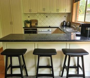 Bright Apartment | REDGUM RETREAT BRIGHT - Luxury Spa Villa