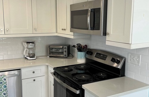 Redington Shores House | Redington Shores Beach Cottage -sleeps 12- steps to the beach!