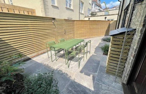 Bristol House | Redland Suites - The Mews