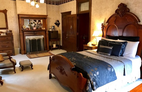 Dubuque Bed & Breakfast | Redstone Inn And Suites