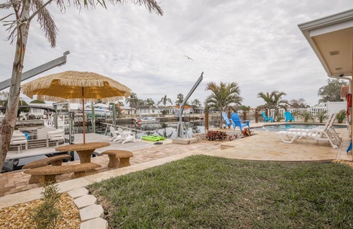 Gulf Harbors House | Reduced Fall rates! Free pontoon boat for your stay. Paradise on the water.