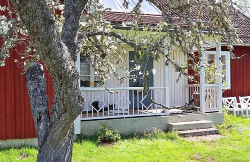 Gronskara House | Reduced in June and July, close to the lake, free Icelandic horseback ride