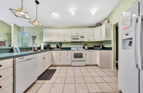 High Point House | REEL RELAXIN - PET FRIENDLY!