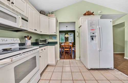 High Point House | REEL RELAXIN - PET FRIENDLY!