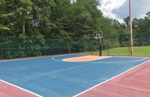 High Point House | REEL RELAXIN - PET FRIENDLY!