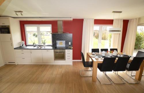 Staberdorf House | Reetdachhaus 2, inkl 2 Parkplätze