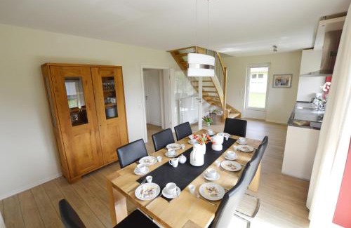 Staberdorf House | Reetdachhaus 3, inkl 2 Parkplätze