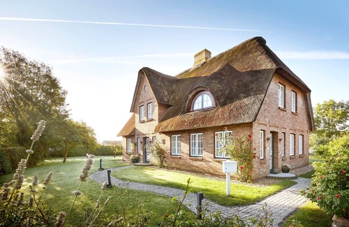 Utersum House | Reethüs Marta - right - Reethüs Marta (right)