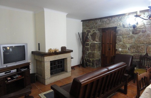Campo de Gerez House | Refúgio da Geira - Holiday Home in Gerês for up to 7 people