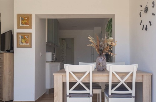 L'Escala Apartment | Ref. FIGUERES: Renovated apartment ideal for couples, next to the beach!